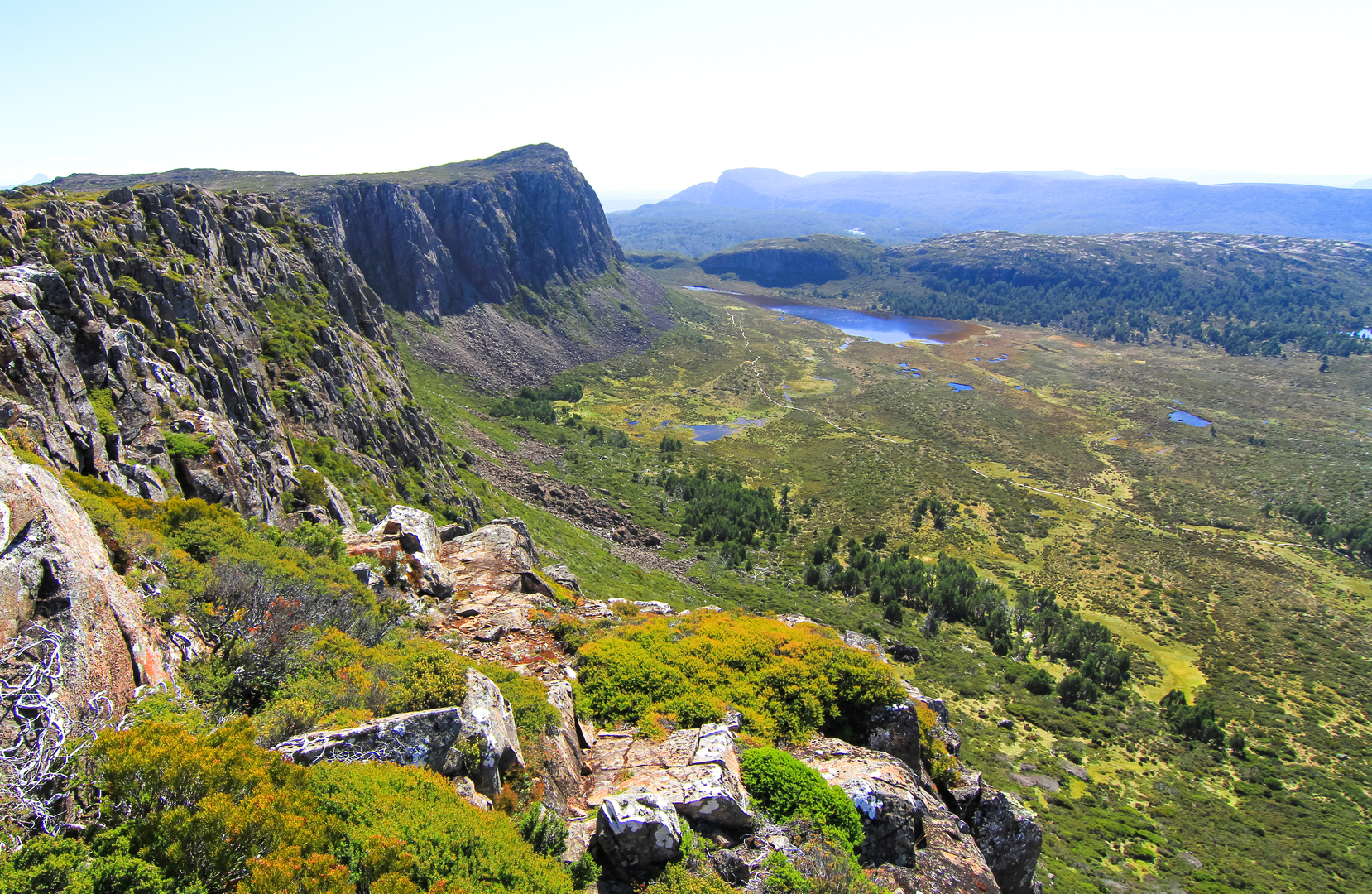 An image depicting the trail Walls of Jerusalem Circuit Hike and its surrounding area.