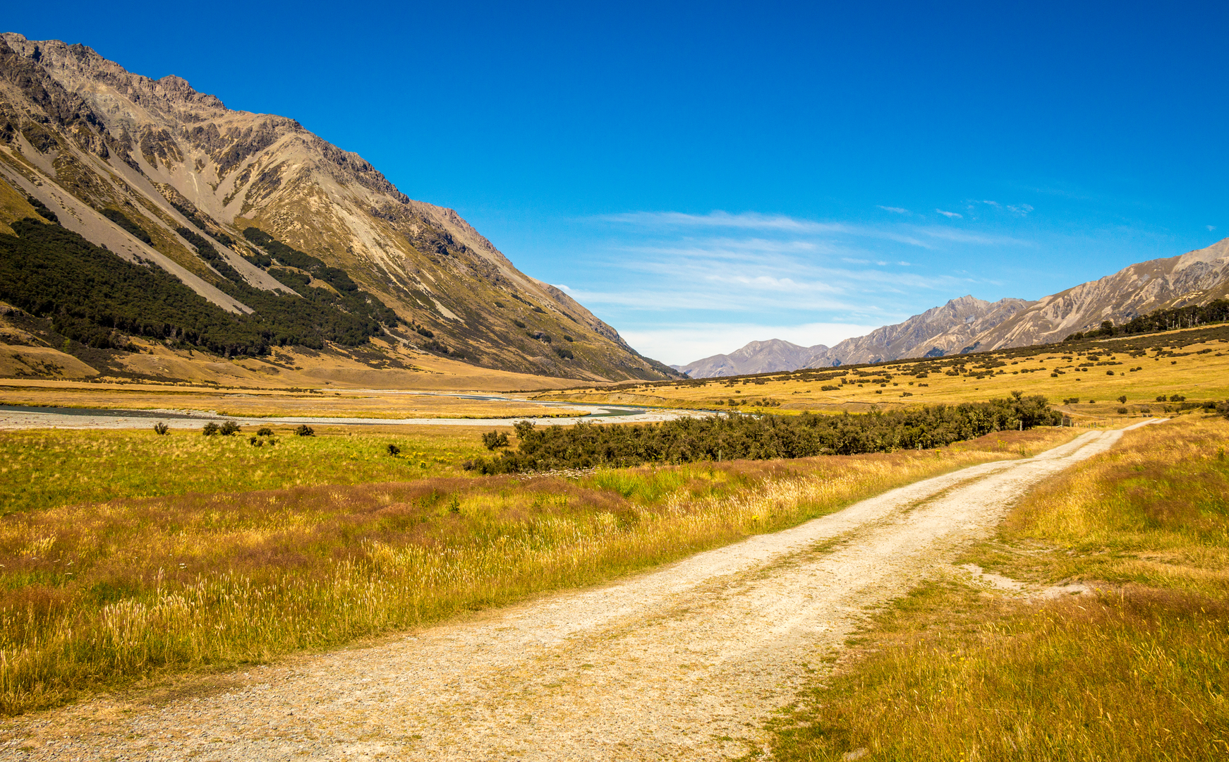 An image depicting the trail Ahuriri Valley Track and its surrounding area.