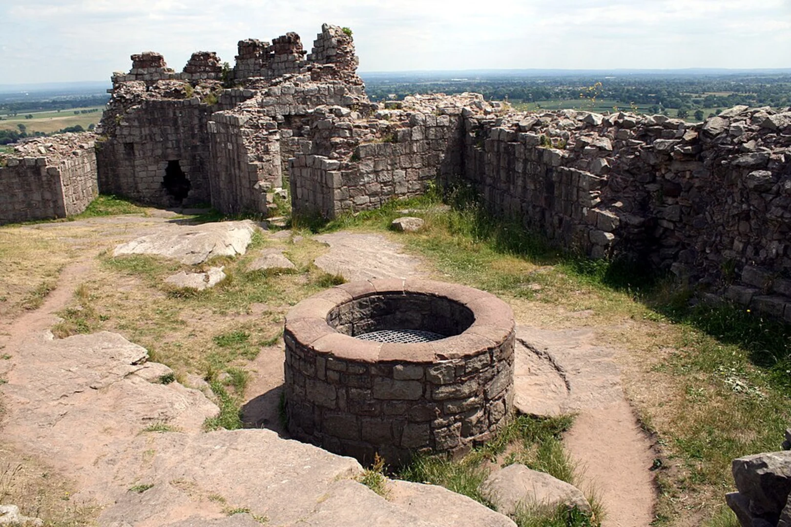 An image depicting the trail Bulkeley Hill Loop from Beeston and its surrounding area.