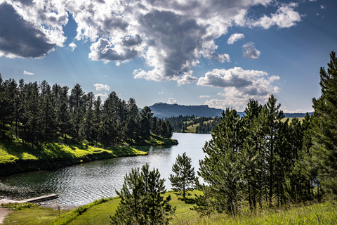 An image depicting the trail Deerfield Lake Loop and its surrounding area.
