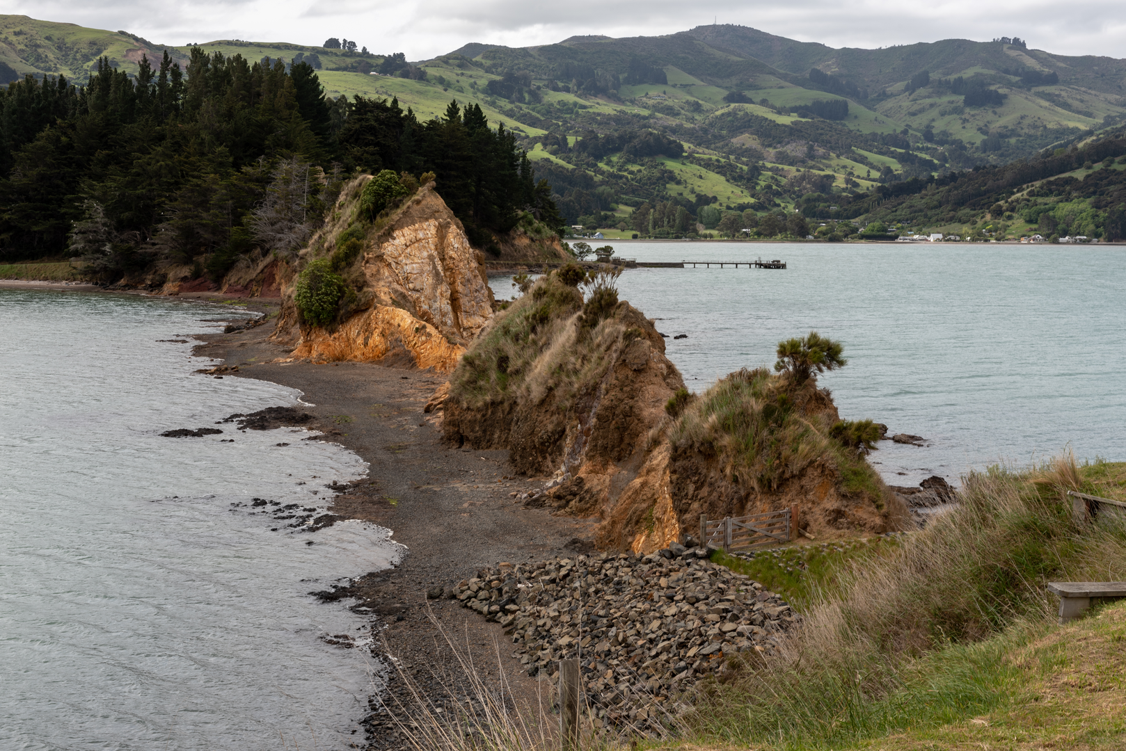 An image depicting the trail Onawe Pa Track and its surrounding area.