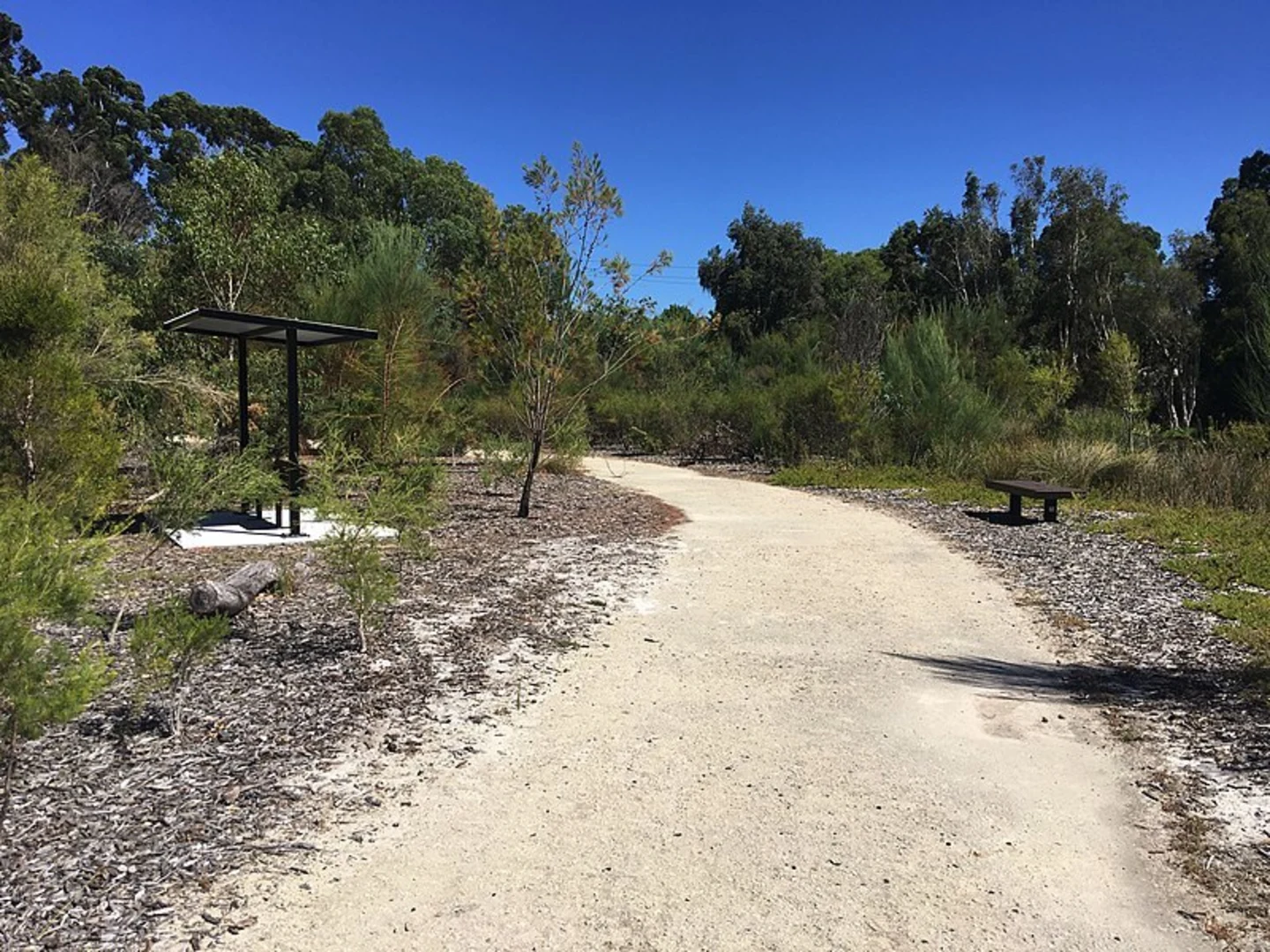 An image depicting the trail Bayswater Foreshore Play Trail and its surrounding area.