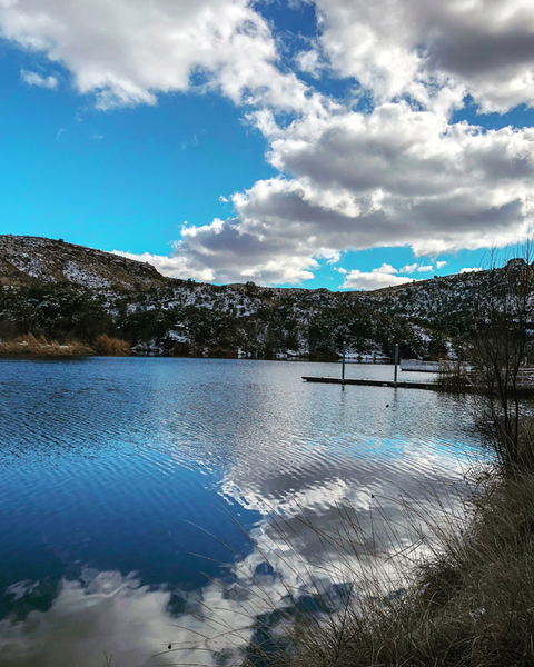 An image depicting the trail Pena Blanca Lake Trail and its surrounding area.