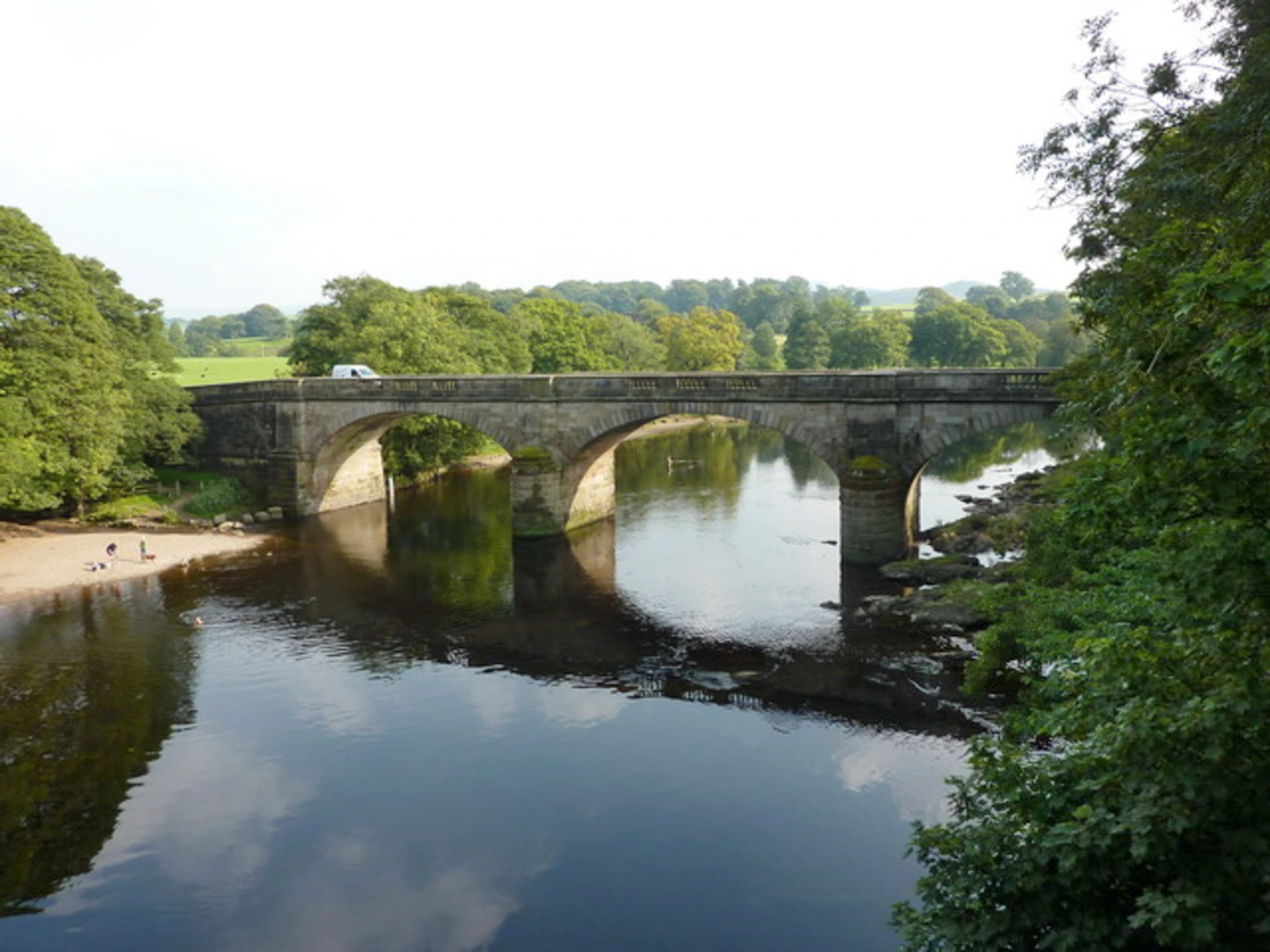 An image depicting the trail Caton to Kirkby Lonsdale Walk and its surrounding area.