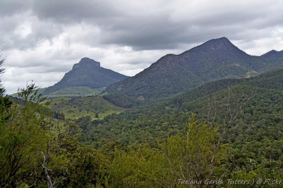 An image depicting the trail Mount Barney National Park and its surrounding area.