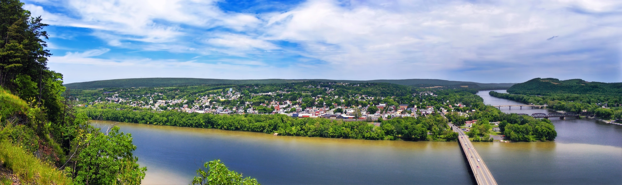 An image depicting the trail Blue Hill Loop from Shikellemy State Park Road and its surrounding area.