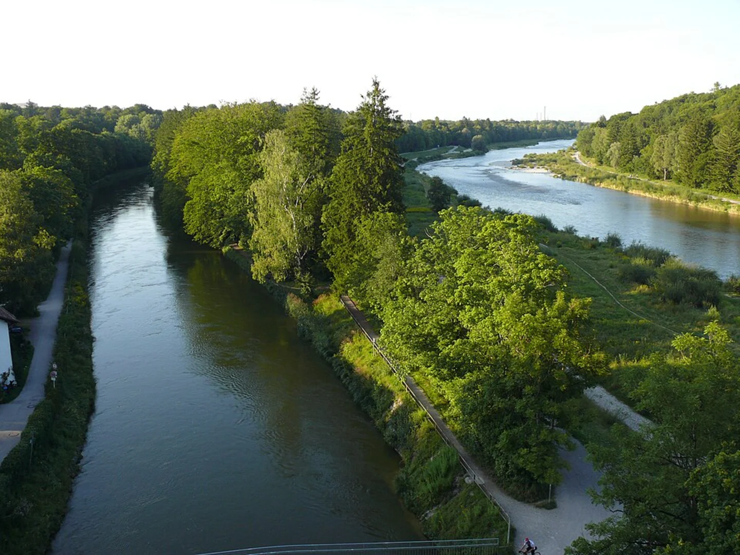 An image depicting the trail Isarwerkkanal and Isar via Schtichtweg and its surrounding area.