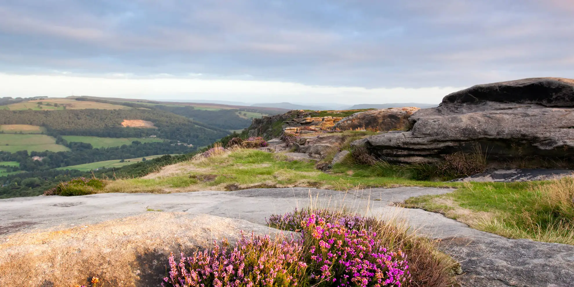 An image depicting the trail Curbar - Wellington's Monument - Curbar Edge and Bee Wood and its surrounding area.