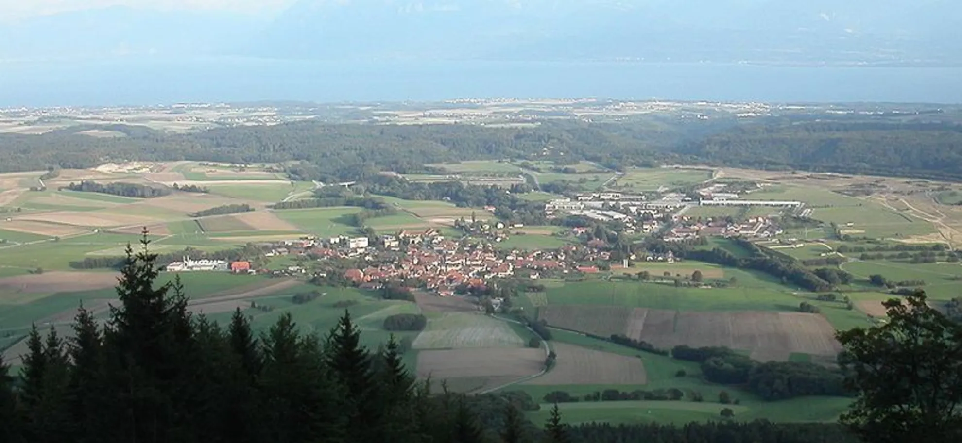 An image depicting the trail Bière - Yens Gare Trail and its surrounding area.