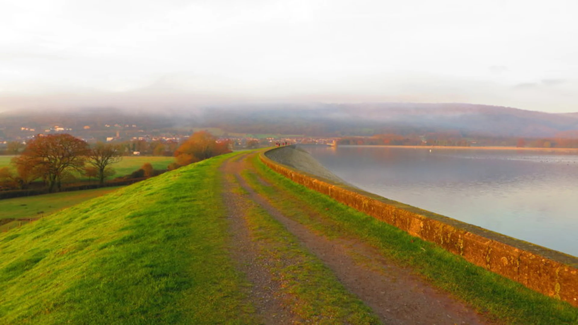 An image depicting the trail Yatton to Cheddar Walk and its surrounding area.