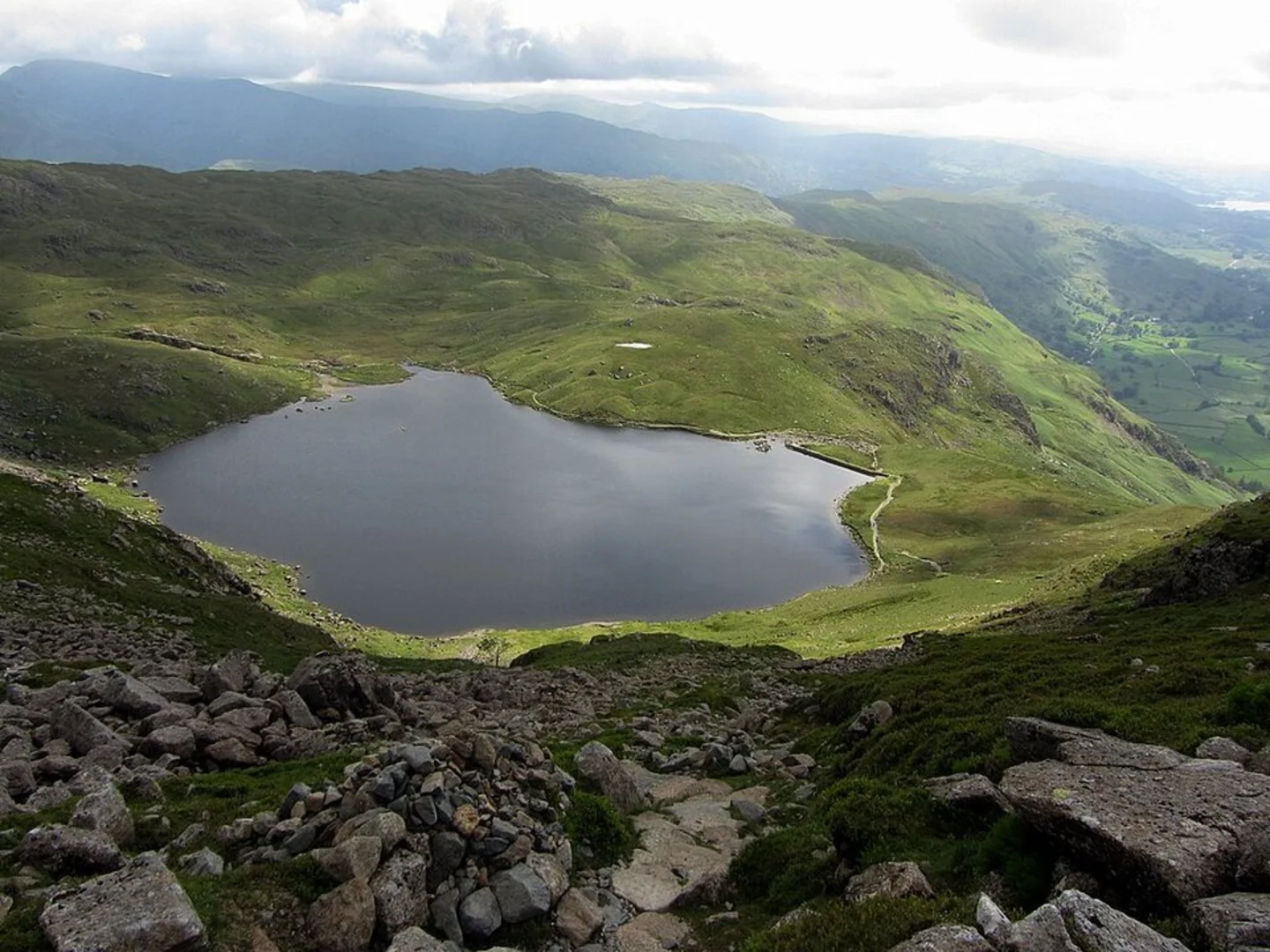 An image depicting the trail Dungeon Ghyll Loop and its surrounding area.