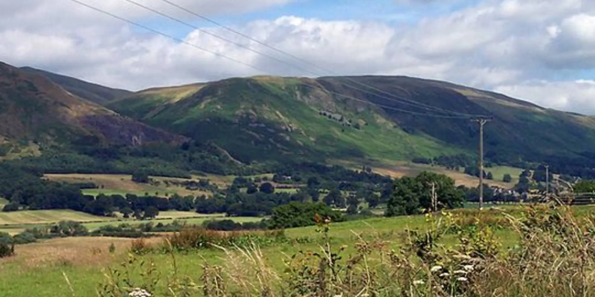 An image depicting the trail Ben Cleuch Circular and its surrounding area.
