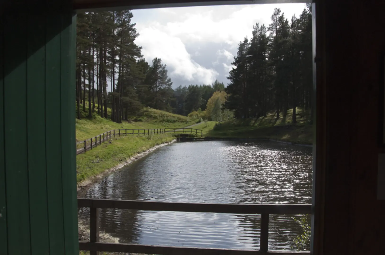 An image depicting the trail Newtonmore Path - Dalchurn Bridge Trail and its surrounding area.