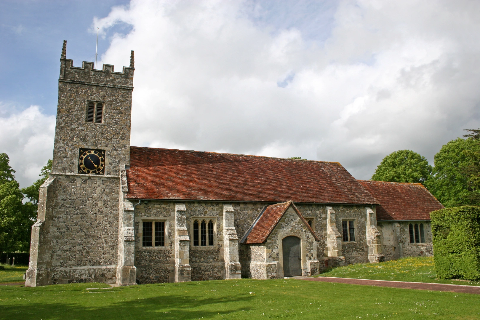 An image depicting the trail Amesbury Old Sarum Loop and its surrounding area.