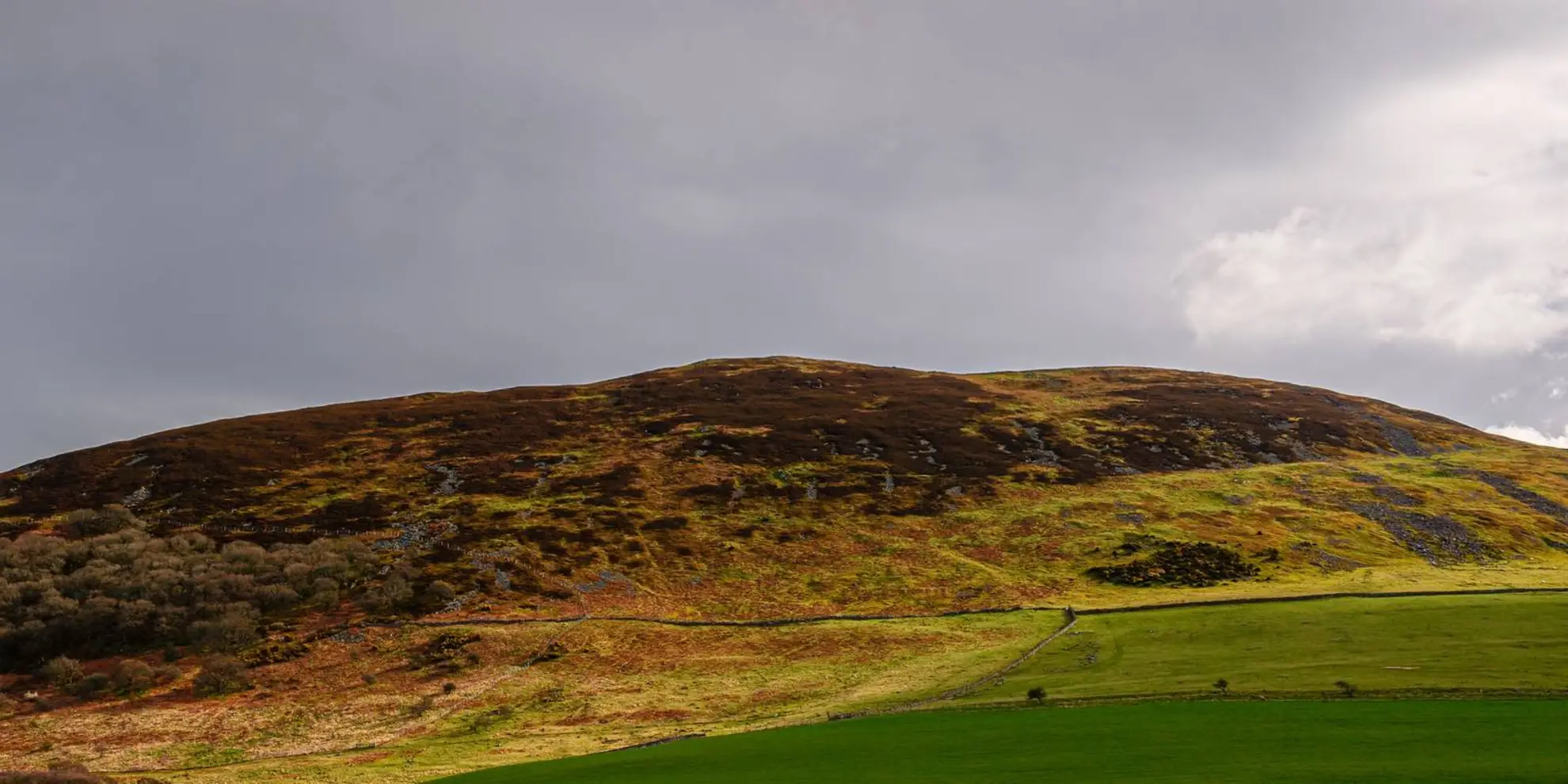 An image depicting the trail Kirknewton - Hethpool Linn and Yeavering Bell and its surrounding area.