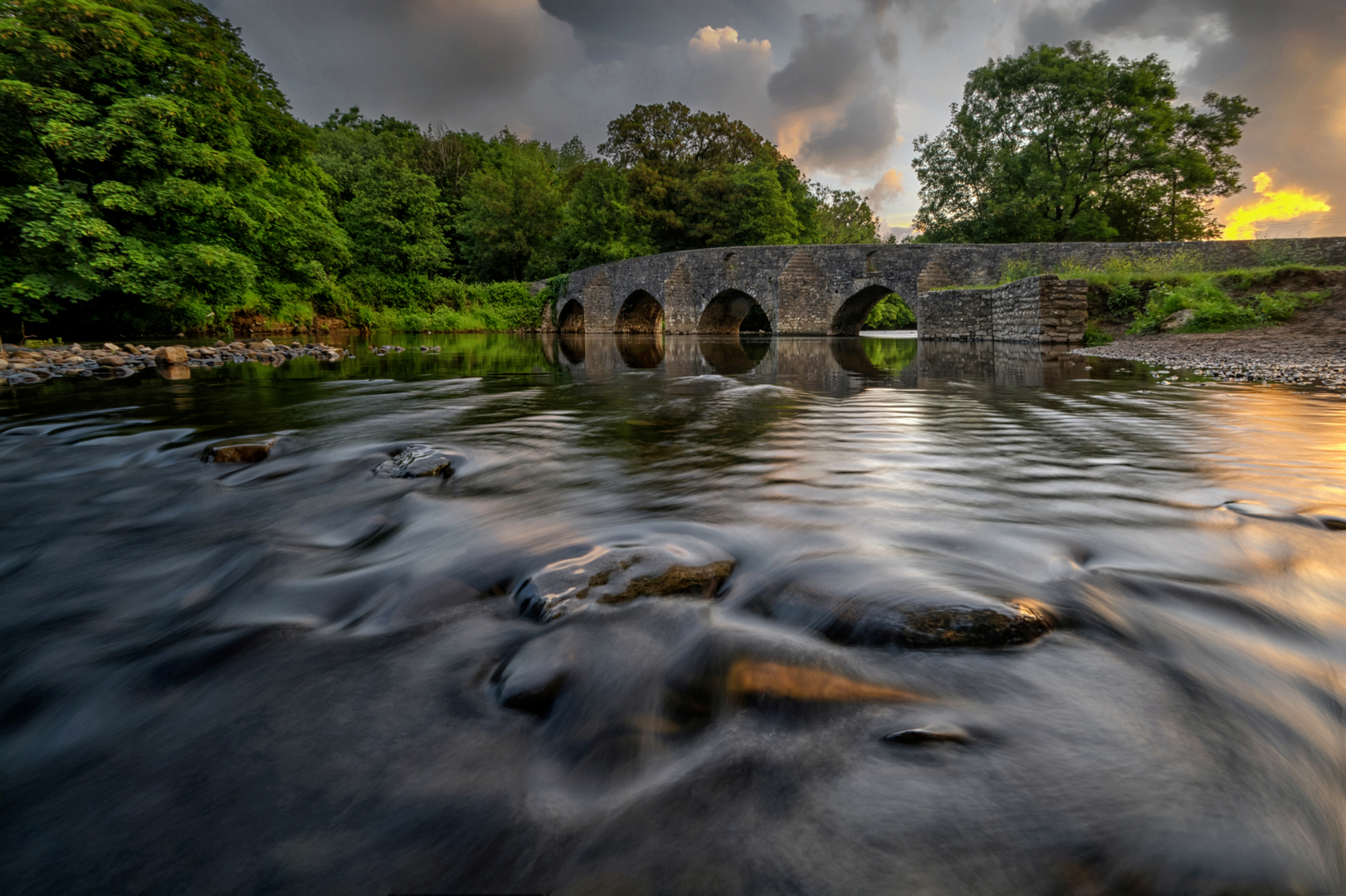An image depicting the trail Bridgend Circular Walk and its surrounding area.