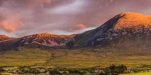 An image depicting the trail Croagh Patrick and Murrisk Trail and its surrounding area.