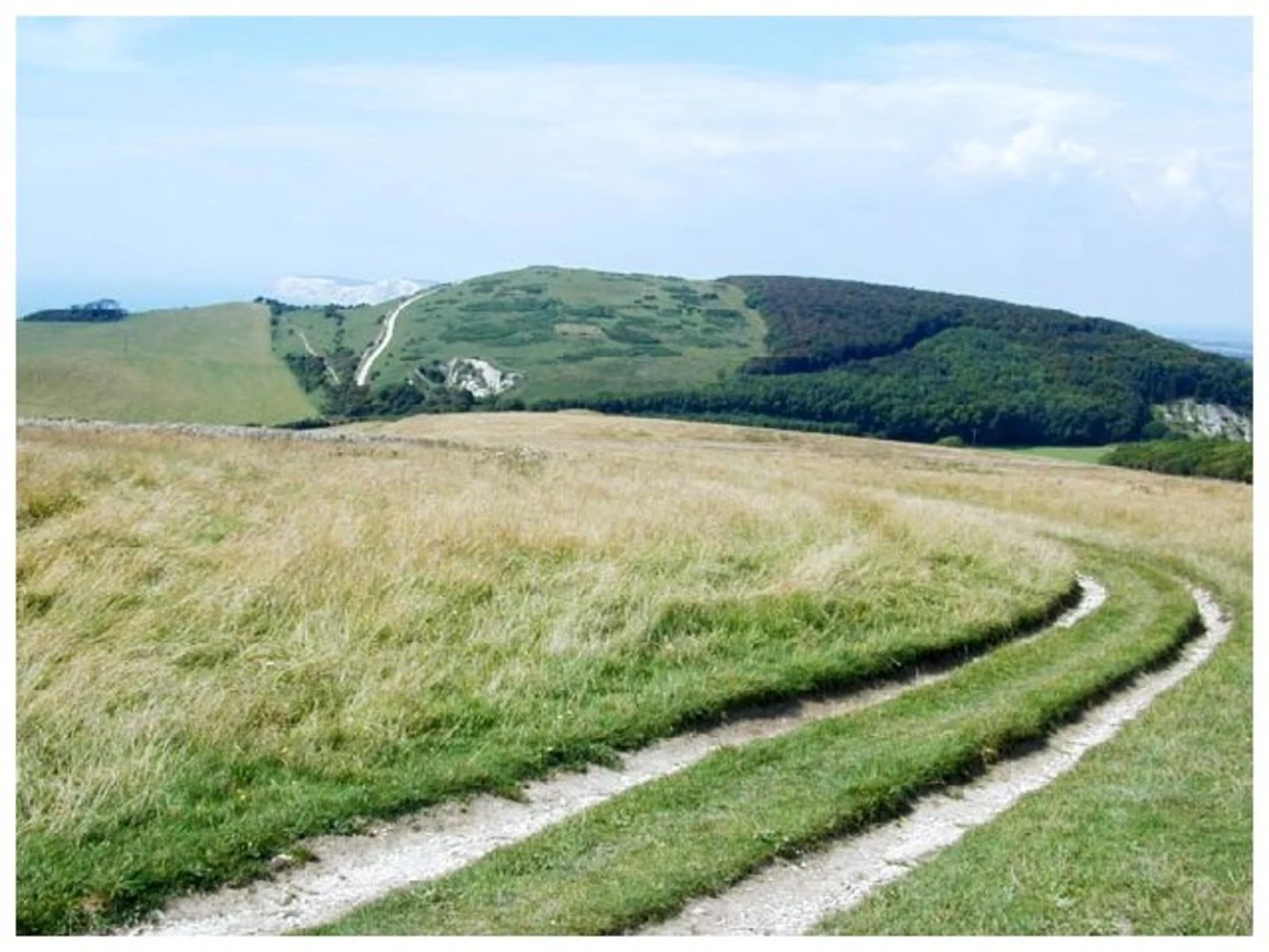 An image depicting the trail Afton to Carisbrooke Loop and its surrounding area.