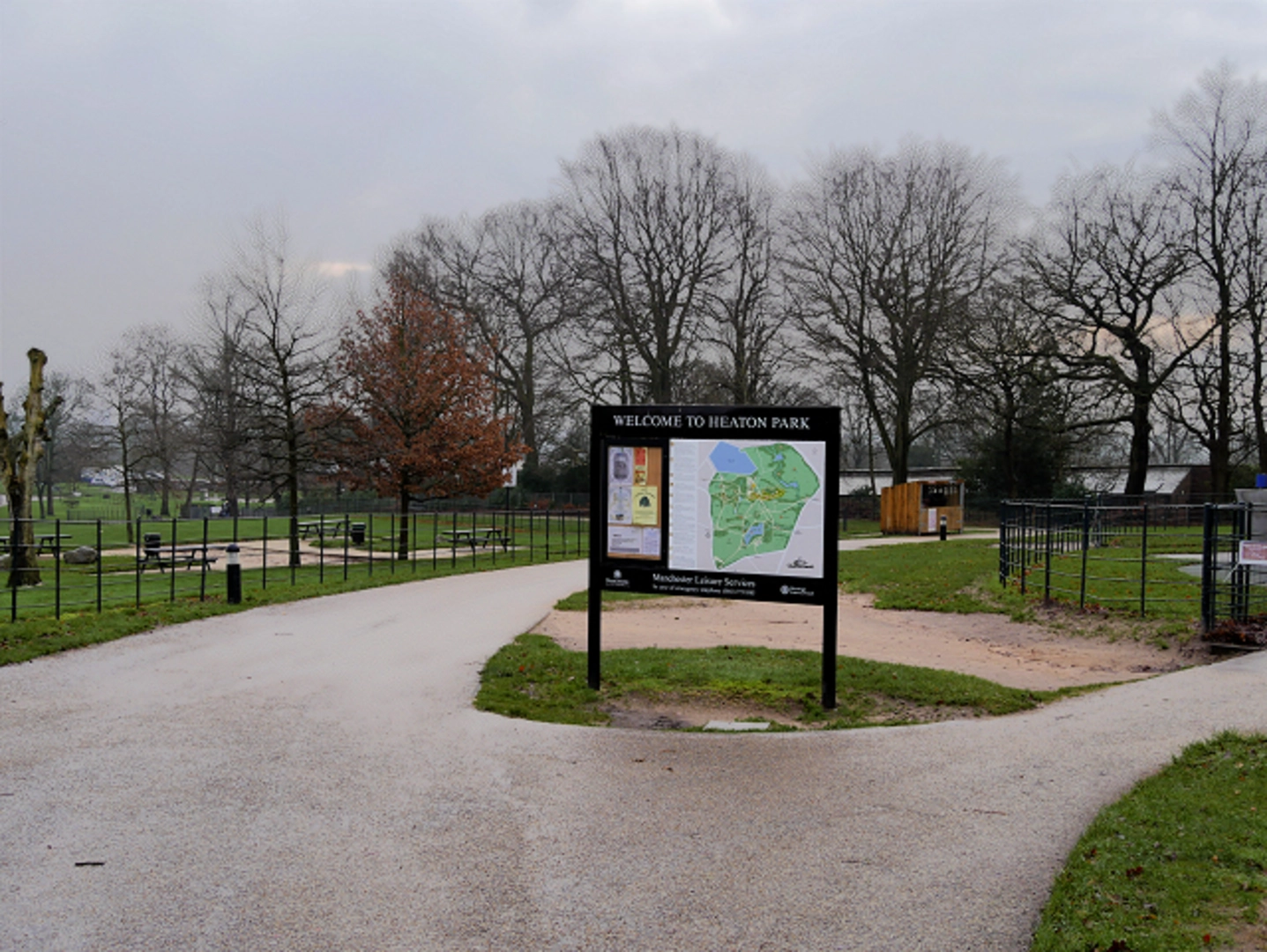 An image depicting the trail Heaton Park Loop and its surrounding area.