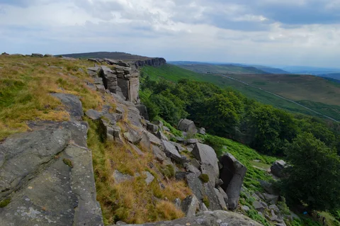 An image depicting the trail Hathersage and Stanage Edge Loop and its surrounding area.