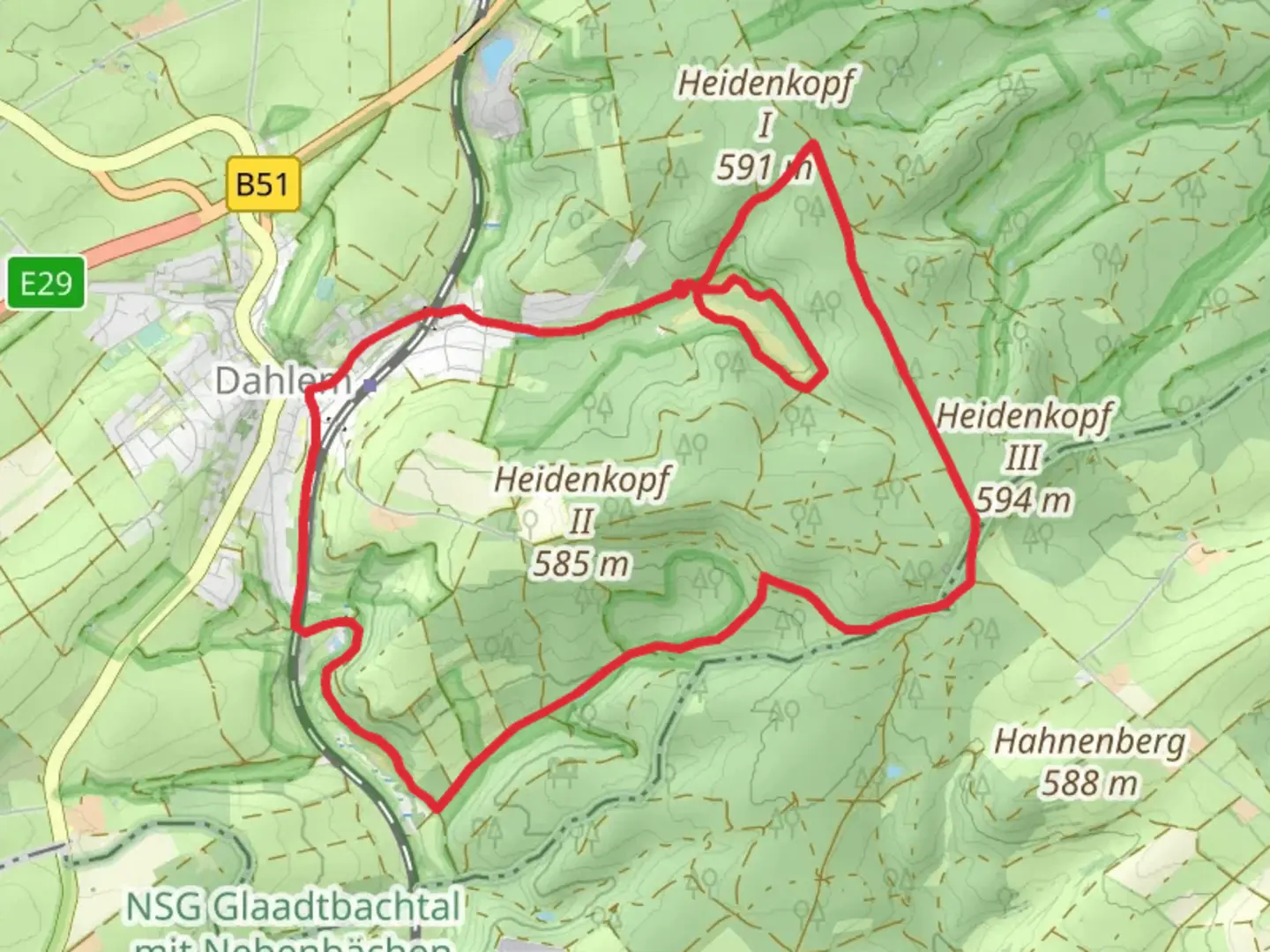 An image depicting the trail Heidemoor am Moorbach via Eifeler Quellenpfad and its surrounding area.