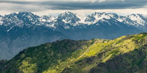 An image depicting the trail Seven Devils Loop and its surrounding area.