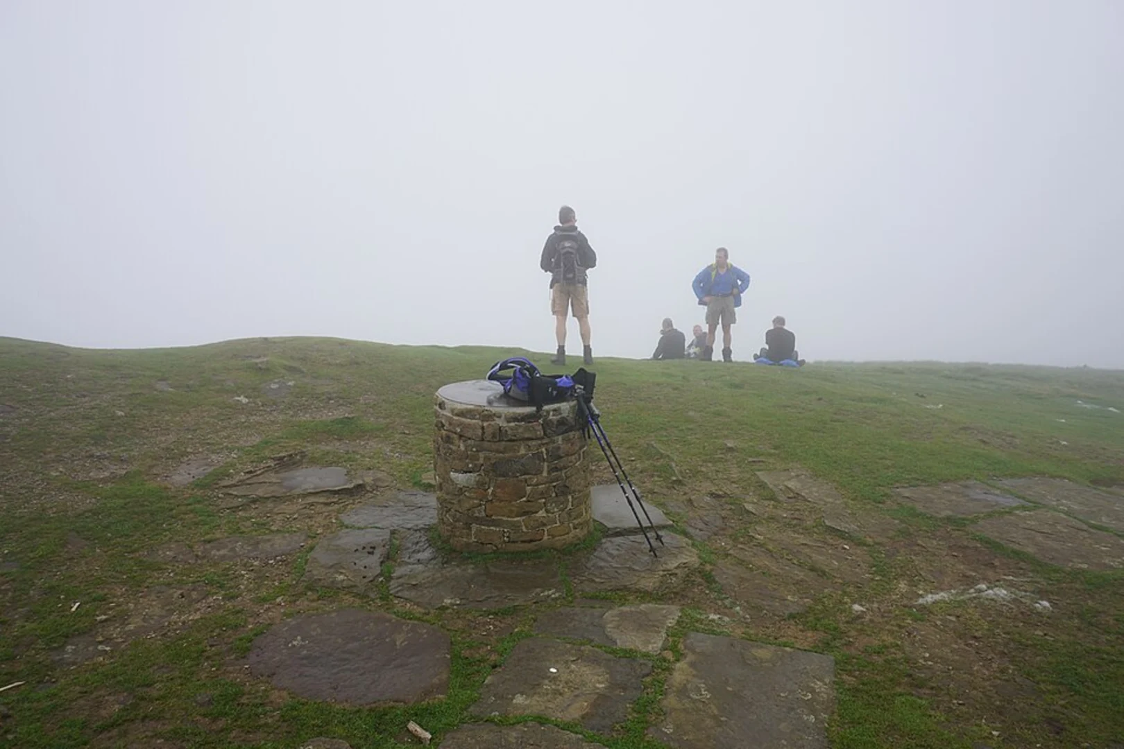An image depicting the trail Lose Hill via Mam Tor Circular Walk and its surrounding area.