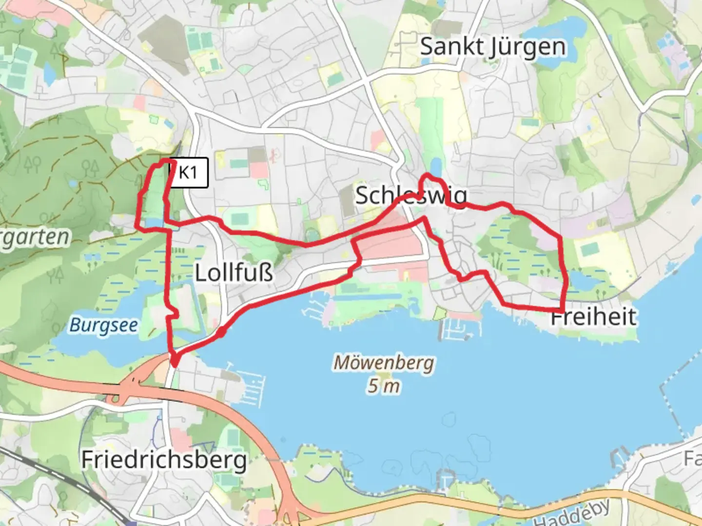 An image depicting the trail Schleiroute and Mochaelisallee and its surrounding area.