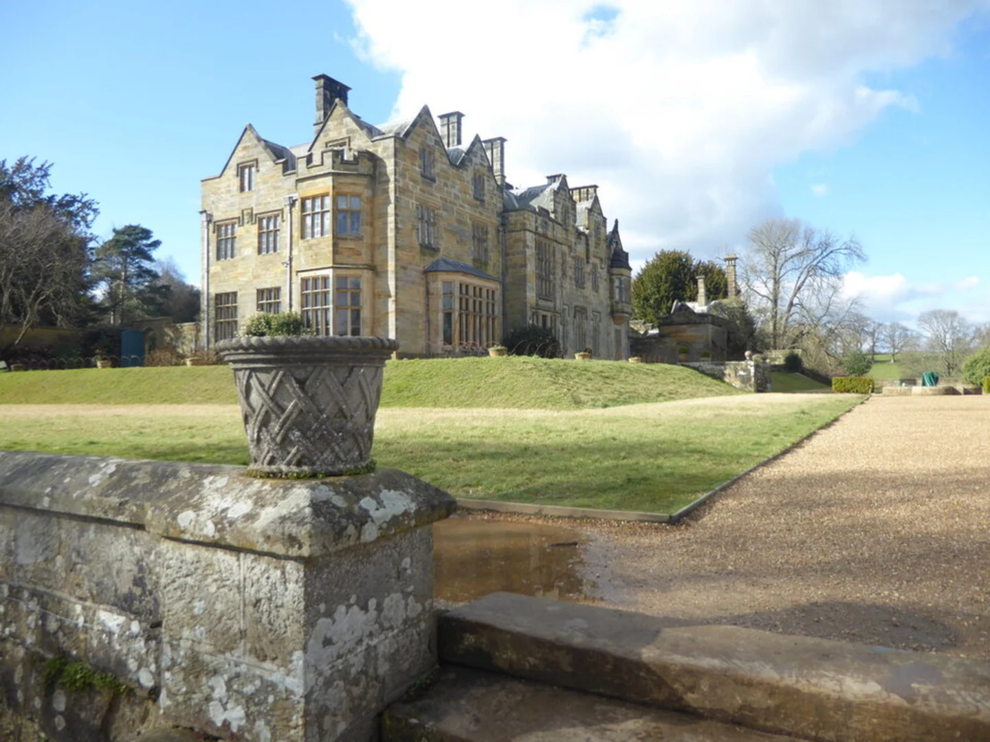An image depicting the trail Scotney Castle and its surrounding area.