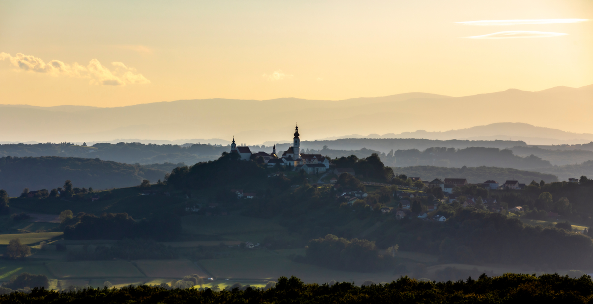 An image depicting the trail Lebenskraftweg and its surrounding area.