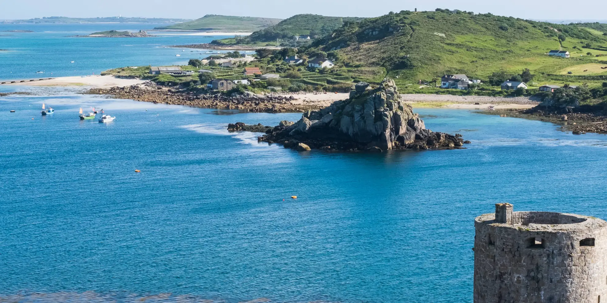 An image depicting the trail Tresco Circular Walk and its surrounding area.