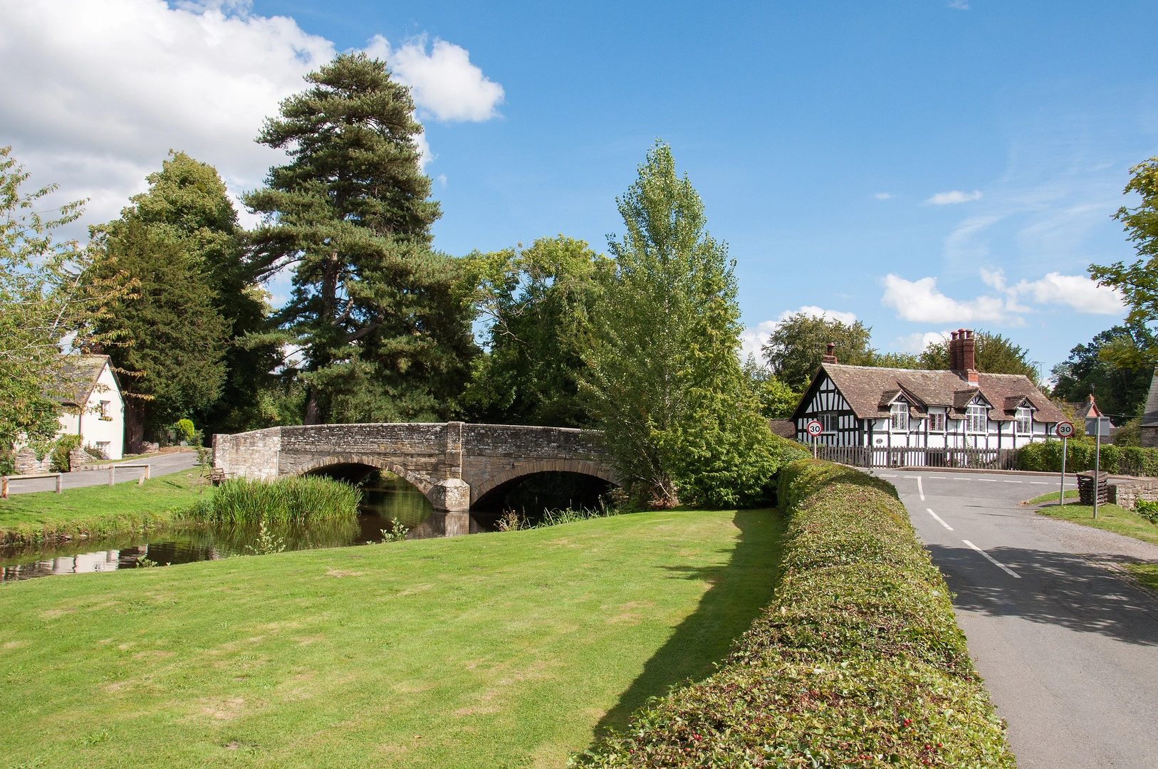 An image depicting the trail Black and White Village Trail and its surrounding area.
