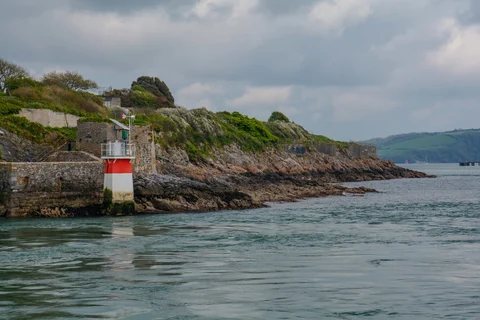 An image depicting the trail Royal William Yard and Devil’s Point Walk and its surrounding area.