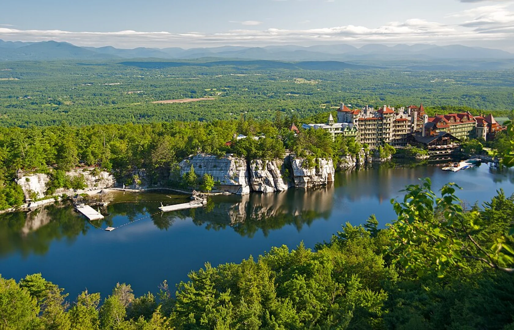An image depicting the trail Skytop Reservoir and Mohonk Lake Loop Trail via Duck Pond and its surrounding area.