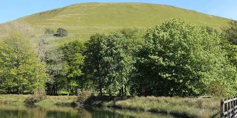 An image depicting the trail Minffordd Path to Cader Idris and its surrounding area.