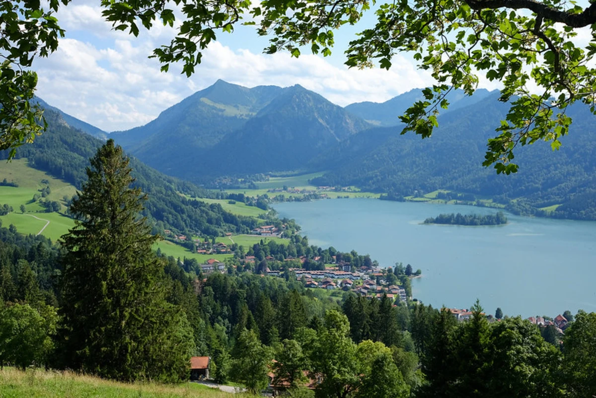 Schliersee to Tegernsee Walk via Hennererstraße