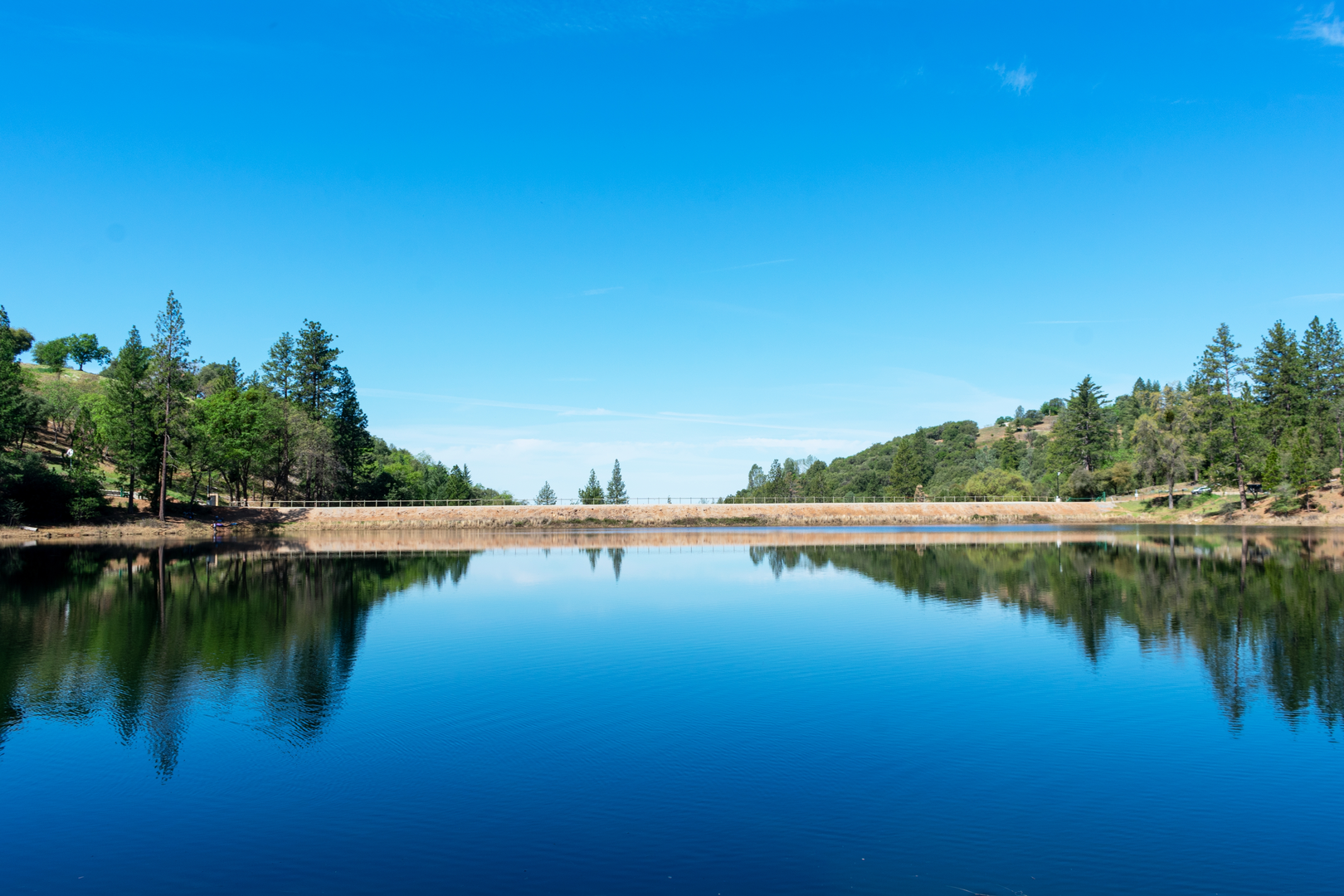 An image depicting the trail Lake Tabeaud Loop Trail and its surrounding area.