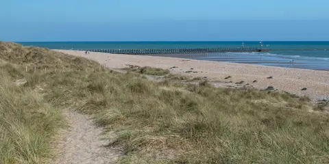 An image depicting the trail Littlehampton to Climping Walk and its surrounding area.
