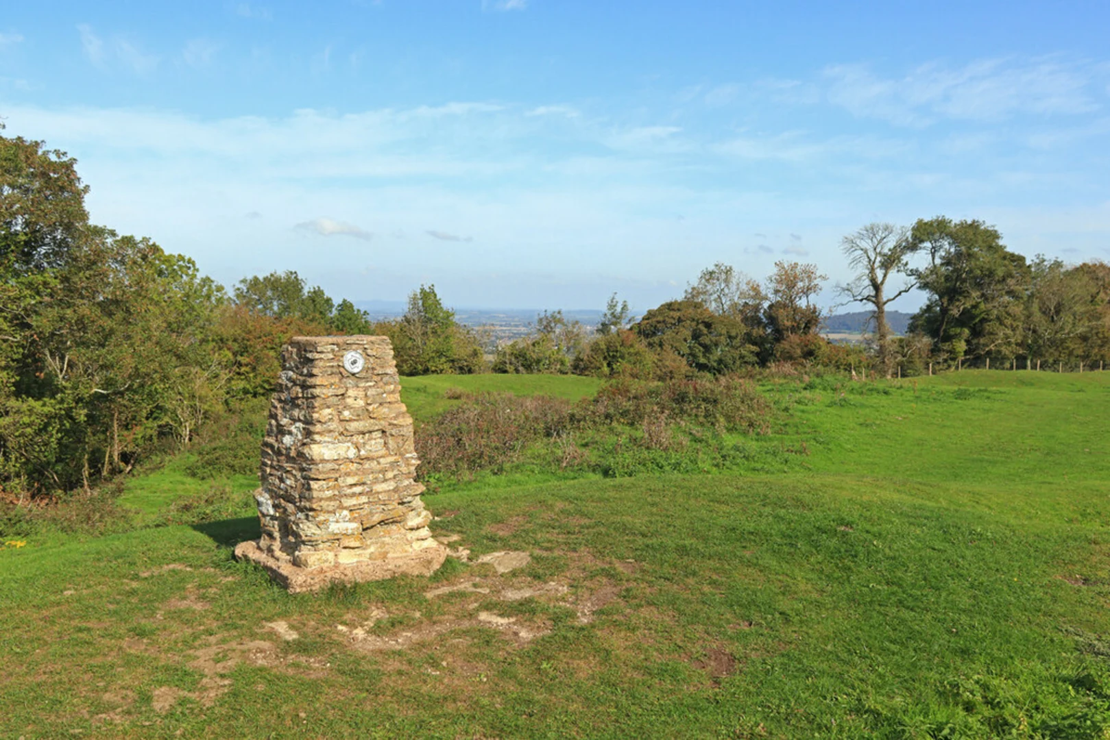 An image depicting the trail Haresfield Beacon Loop and its surrounding area.