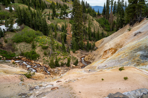 An image depicting the trail Ridge Lakes Trail and its surrounding area.