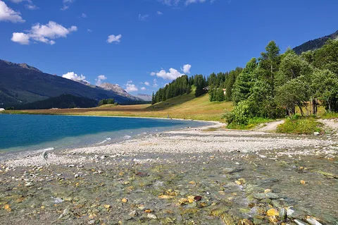 An image depicting the trail Piz Corvatsch and its surrounding area.
