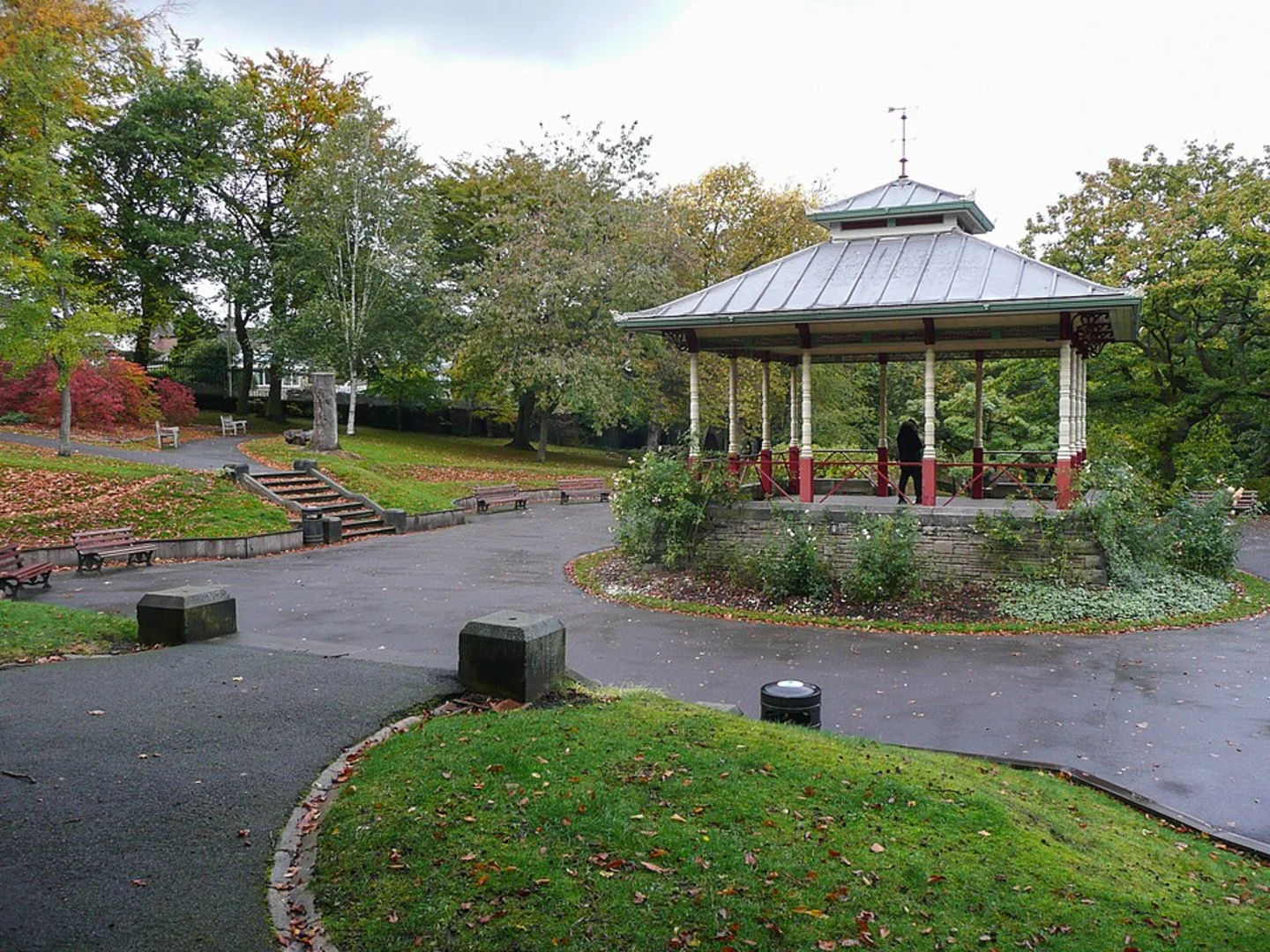 An image depicting the trail Beaumont Park and Dean Wood Loop and its surrounding area.