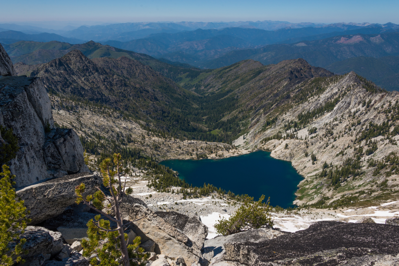 An image depicting the trail Grizzly Lake Trail and its surrounding area.