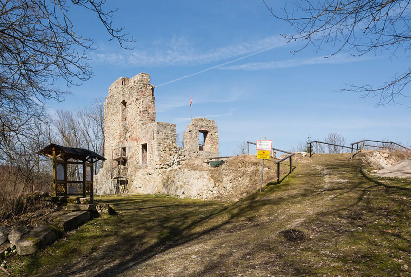 An image depicting the trail Beer Loop Trail from Pettenbach and its surrounding area.