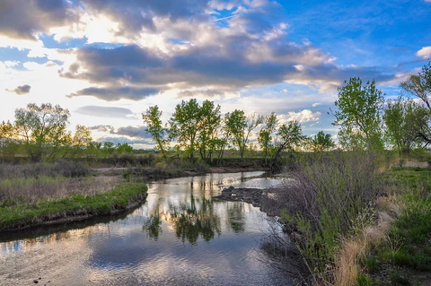 An image depicting the trail Platte River - Mary Carter Greenway Trail and its surrounding area.
