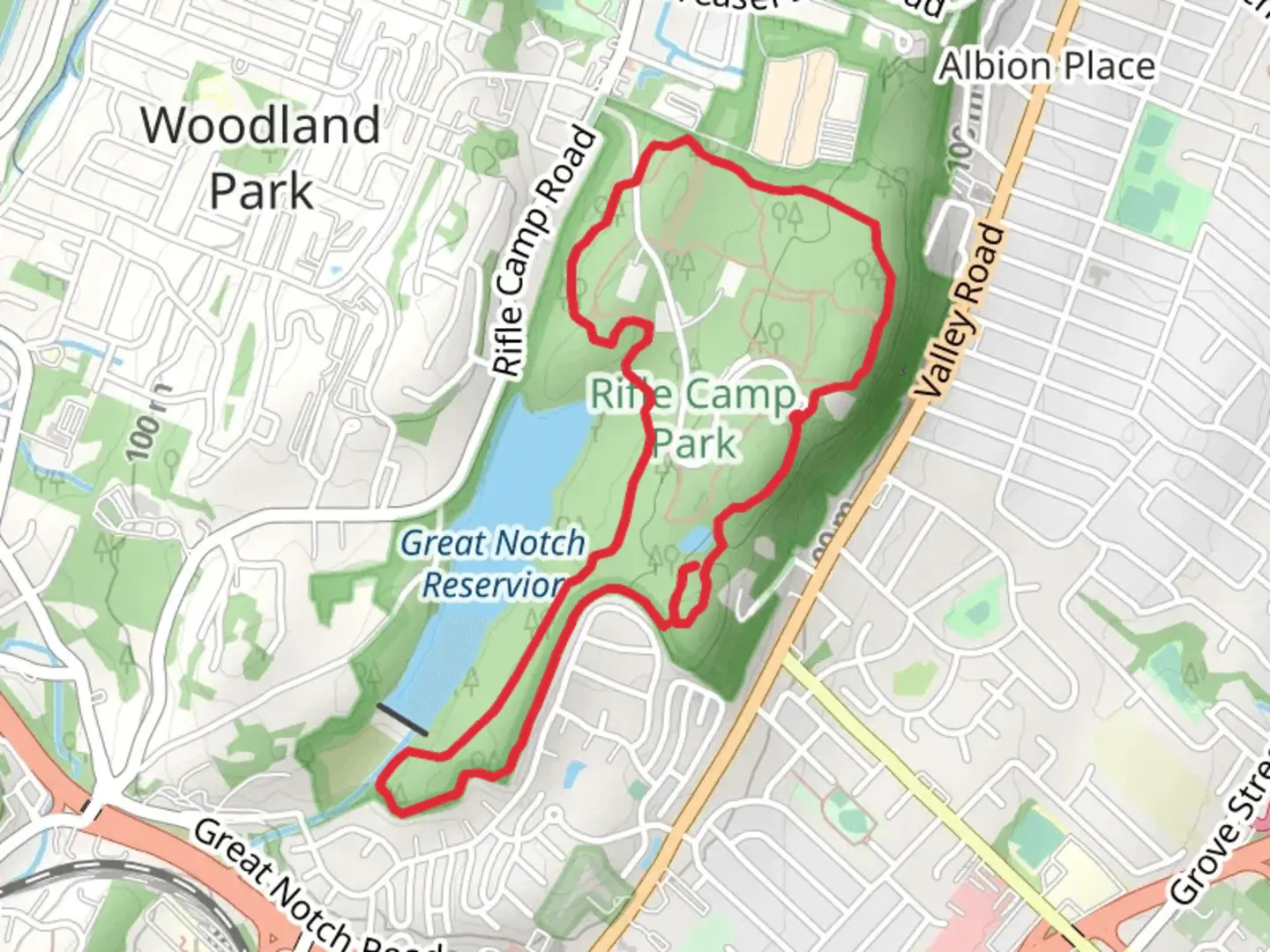An image depicting the trail Great Notch Reservior - Yellow Loop Trail and its surrounding area.
