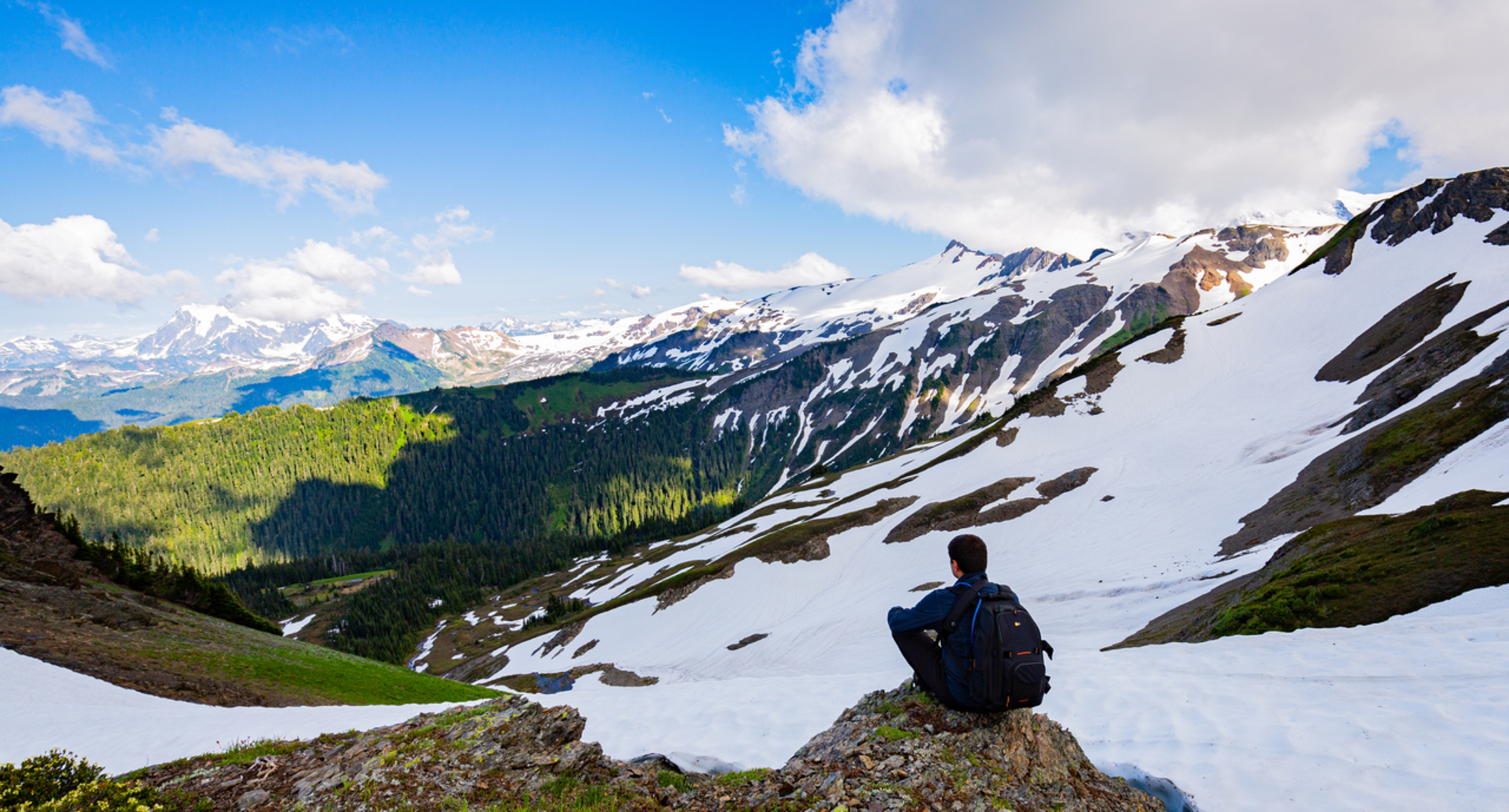 An image depicting the trail Skyline Divide Trail and its surrounding area.