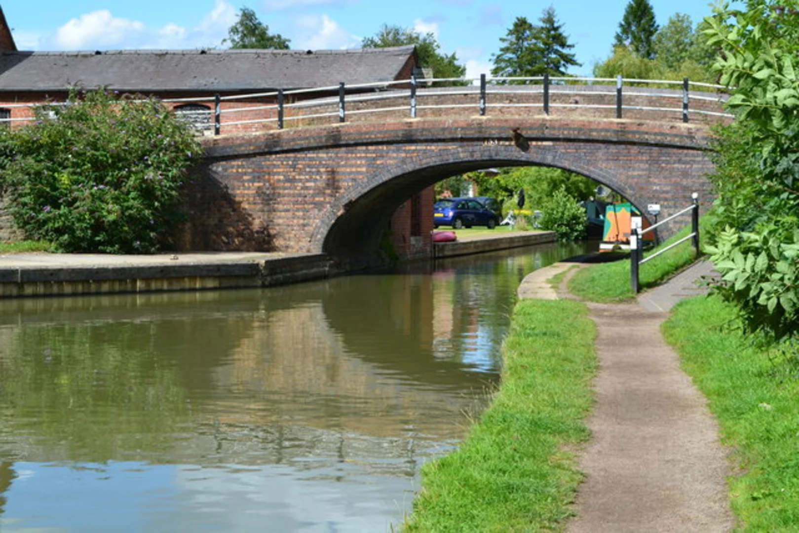 An image depicting the trail Banbury to Cropredy Walk via Oxford Canal and its surrounding area.