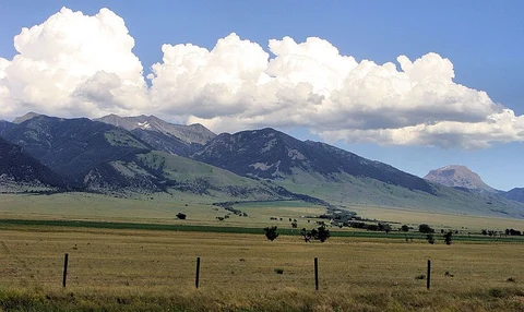 An image depicting the trail Blue Danube Lake via West Fork Beaver Creek Trail and its surrounding area.