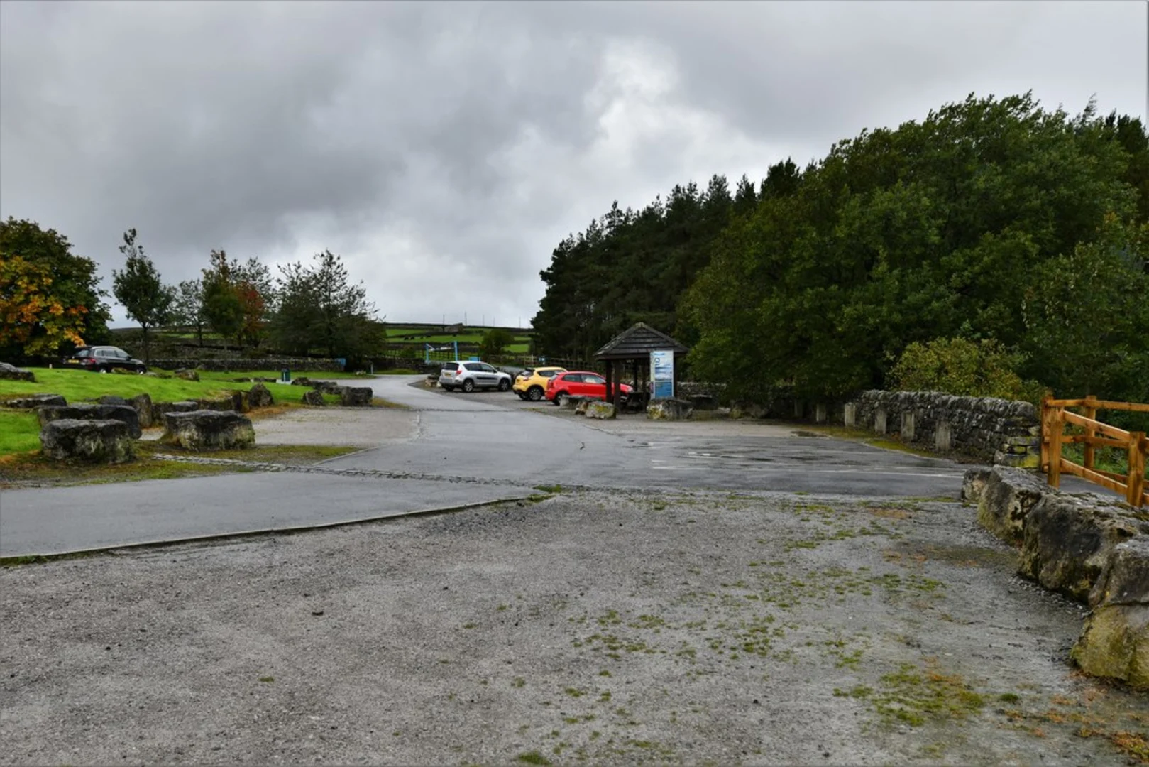 An image depicting the trail Thruscross Reservoir and Near Comb Hill Loop and its surrounding area.